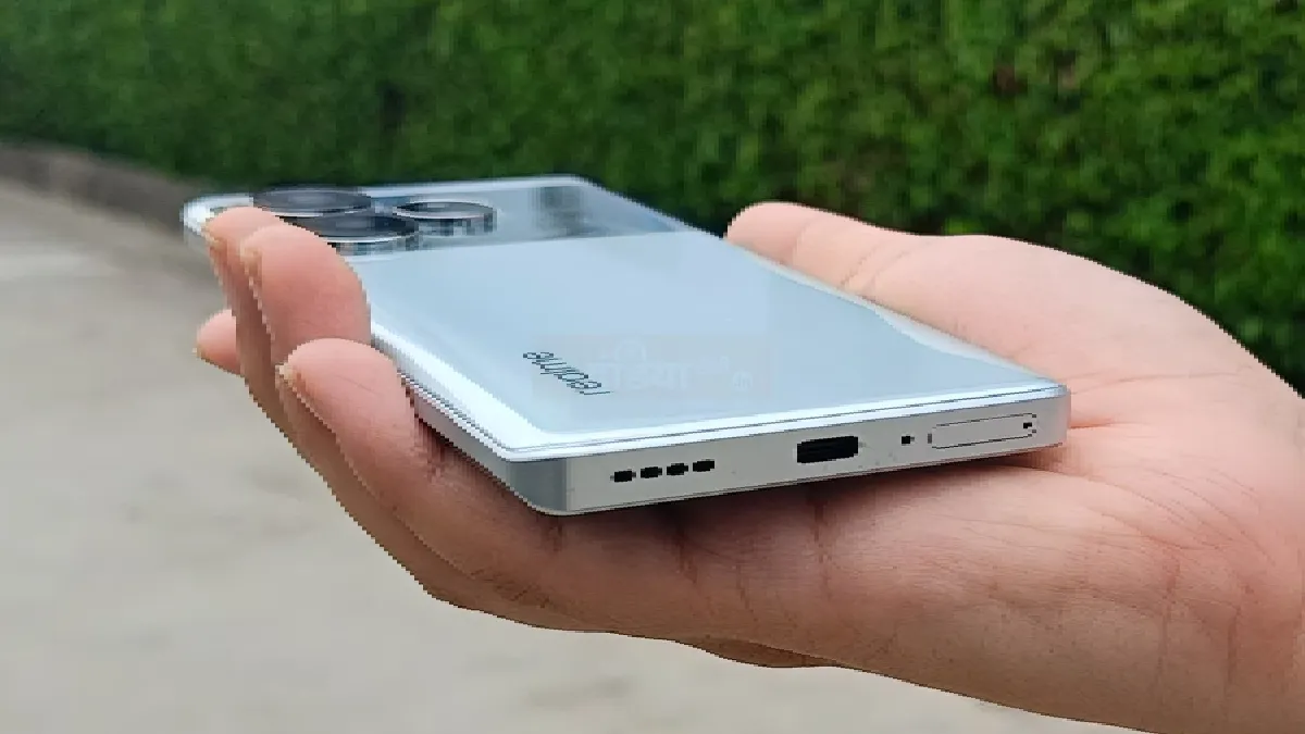 100 या 200 नहीं, यह कंपनी ला रही 300W की चार्जिंग टेक्नोलॉजी, पलक झपकते ही आपका फोन हो जाएगा चार्ज Today Tech News