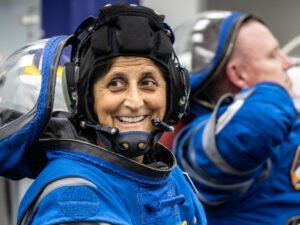 2025 तक टल सकती है सुनीता की पृथ्वी पर वापसी:स्पेसएक्स के क्रू ड्रैगन से वापस लाया जा सकता है, जून से स्पेस में फंसी हैं