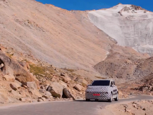 MG की अपकमिंग CUV विंडसर EV का टीजर जारी:पहाड़ों पर टेस्ट करते दिखी कार, ओलंपिक मेडल जीतने वाले भारतीय खिलाड़ी को दी जाएगी Today Tech News MG की अपकमिंग CUV विंडसर EV का टीजर जारी:पहाड़ों पर टेस्ट करते दिखी कार, ओलंपिक मेडल जीतने वाले भारतीय खिलाड़ी को दी जाएगी Today Tech News