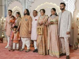 अंबानी फैमिली की वेल्थ भारत की GDP का 10%:फैमिली की वैल्यूएशन ₹25.75 ट्रिलियन, बजाज फैमिली ₹7.13 ट्रिलियन की वैल्यू के साथ दूसरे नंबर पर