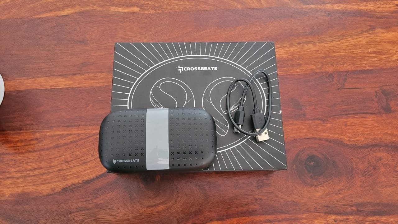 आ गए कानों के ऊपर पहनने वाले इंटेलीजेंट Earbuds, गर्दन की मूवमेंट के हिसाब से वॉल्यूम एडजस्ट, 100 घंटे का बैटरी बैकअप Today Tech News