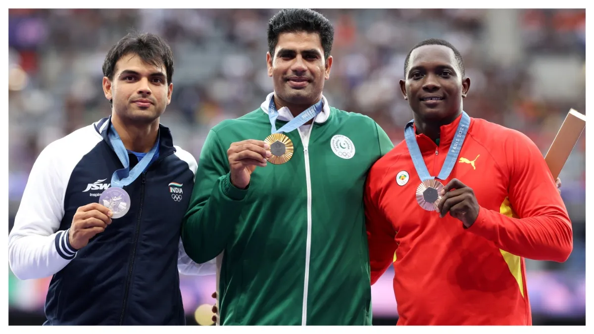 ओलंपिक में मेडल के साथ सामने आई नीरज और अरशद की तस्वीर, 40 साल बाद पाकिस्तान ने देखा ये दिन Today Sports News