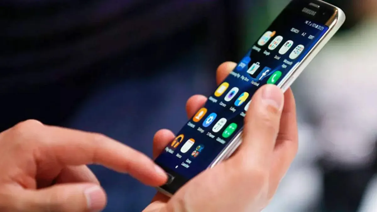 करोड़ों Android यूजर्स को Google की वॉर्निंग, तुरंत कर लें यह काम नहीं तो होगा भारी नुकसान Today Tech News