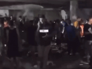 सोशल मीडिया पर दावा किया जा रहा है कि यह फुटेज हमले के बाद उसी स्कूल का है जिसे इजराइल ने निशाना बनाया। - Dainik Bhaskar