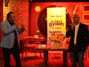 डीबी कॉर्प लिमिटेड के चीफ कॉर्पोरेट सेल्स एंड मार्केटिंग ऑफिसर सत्यजीत सेनगुप्ता और डाबर इंडिया के मीडिया हेड राजीव दुबे। - Dainik Bhaskar