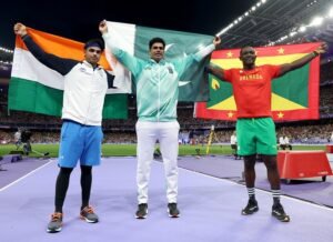 पेरिस ओलिंपिक में जेवलिन थ्रो इवेंट में मेडल जीतने वाले तीनों खिलाड़ी एक साथ।