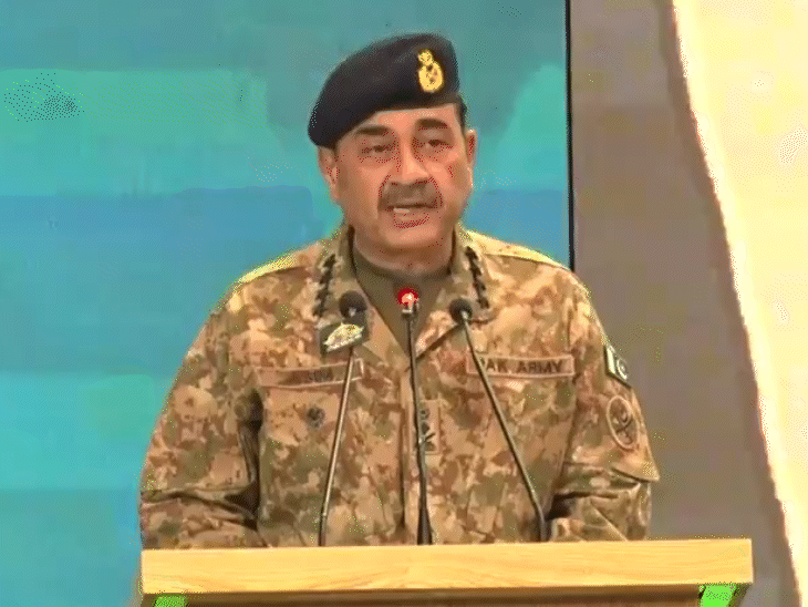 बांग्लादेश से पाकिस्तान की तुलना पर भड़के जनरल मुनीर:कहा- दहशतगर्दी की तो अल्लाह कसम हम मुकाबला करेंगे, कोई ताकत हमें नुकसान नहीं पहुंचा सकती Today World News बांग्लादेश से पाकिस्तान की तुलना पर भड़के जनरल मुनीर:कहा- दहशतगर्दी की तो अल्लाह कसम हम मुकाबला करेंगे, कोई ताकत हमें नुकसान नहीं पहुंचा सकती Today World News