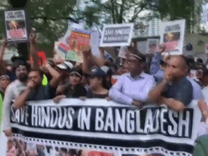 11 अगस्त को कनाडा के टोरंटो में बांग्लादेश में हिंदुओं के खिलाफ अत्याचार के विरोध में प्रदर्शन हुए। - Dainik Bhaskar