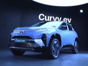 टाटा कर्व ईवी को बुधवार को मुंबई में लॉन्च किया गया। - Dainik Bhaskar