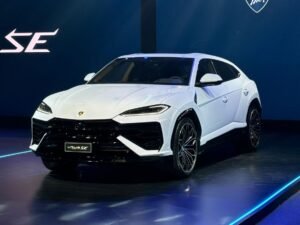 लेम्बोर्गिनी की SUV 'उरुस SE' भारत में लॉन्च:सिर्फ 3.4 सेकेंड में 100 की स्पीड से दौड़ सकती है लग्जरी कार, कीमत ₹4.57 करोड़