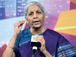 वित्त-मंत्री ने बैंकों से कोर-बैंकिंग पर फोकस करने को कहा:सीतारमण ने कहा- बैंकों को इनोवेटिव और अट्रैक्टिव डिपॉजिट स्कीम्स भी लानी चाहिए