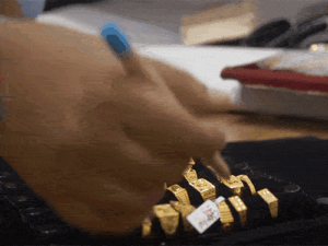 सोने-चांदी की कीमतों में गिरावट:गोल्ड ₹98 गिरकर ₹68,843 पर आया, चांदी ₹559 गिरकर ₹78,600 प्रति किलो हुई