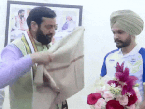 शुक्रवार को हरियाणा के मुख्यमंत्री नायब सैनी ने हरियाणा के शूटर सरबजोत सिंह को खेल विभाग में डिप्टी डायरेक्टर लगाने का ऐलान किया था।