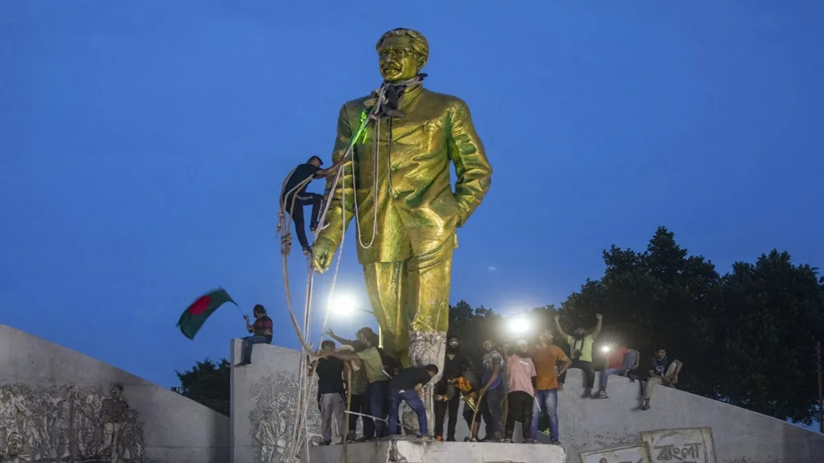 हिंसा की आग में झुलस रहे बांग्लादेश के लिए अहम है आज का दिन,  जानें अब तक क्या-क्या हुआ Today World News